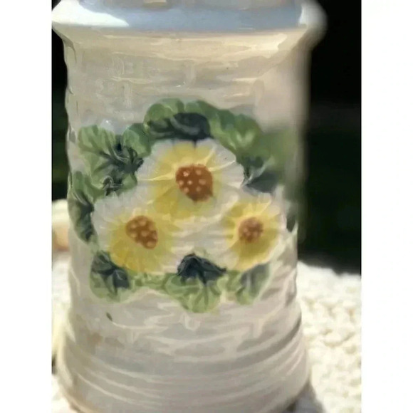 Salt & Pepper Shakers Sunflowers with Basket Weave Design Ceramic Vintage - Picture 2 of 5